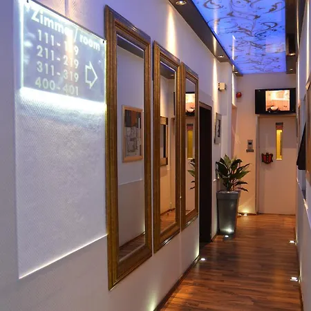 Hotel Star Am Dom Superior 3*